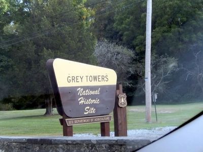 Sign to Grey Towers - Pinchot's family home image. Click for full size.
