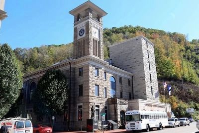 Buchanan County Courthouse, Grundy, Virginia image. Click for full size.