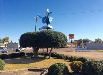 Marker is just under tree and US 49/US 61 Crossroads Guitars. image. Click for full size.