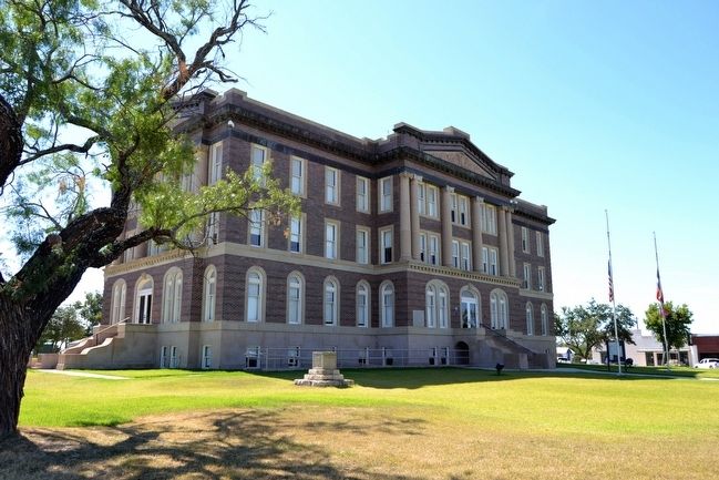 Mills County Courthouse. Click for full size. Mills County Courthouse image. Click for full size.