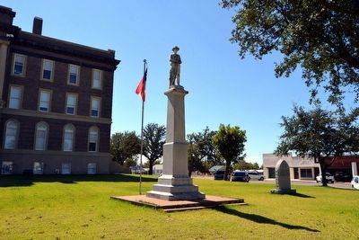 Confederate Veterans Memorial of Mills County<br>and Modern Memorial image. Click for full size.