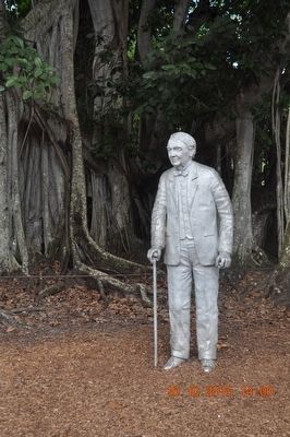 Thomas Alva Edison Statue image. Click for full size.