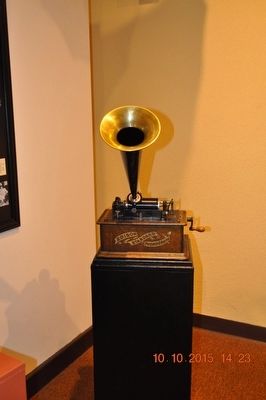 An Edison Standard Phonograph image. Click for full size.
