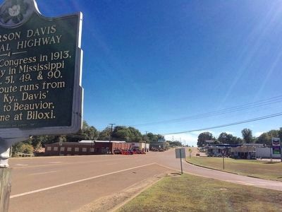 Looking south on U.S. Highway 51. image. Click for full size.