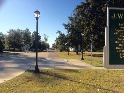 View from marker south down driveway to Yazoo Avenue. image. Click for full size.