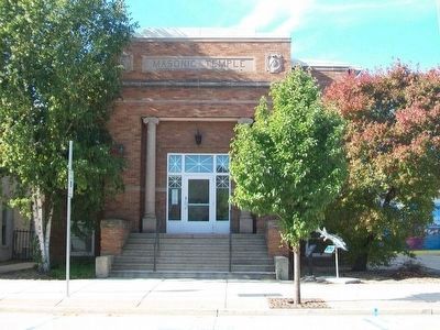 Masonic Temple and Marker image. Click for full size.