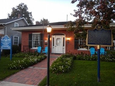 Wideview of Marie Dressler Marker image. Click for full size.
