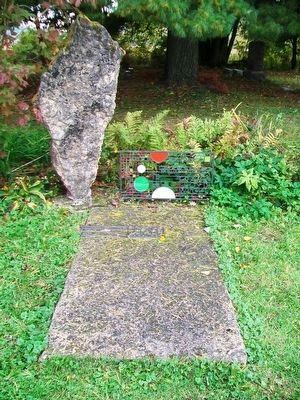 Frank Lloyd Wright Grave in Unity Chapel Cemetery image. Click for full size.