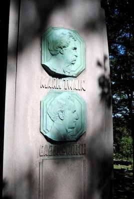 Samuel Clemens/Gabrilowitsch Monument image. Click for full size.