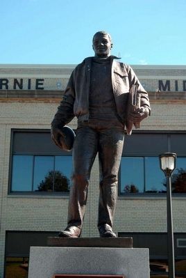 Ernie Davis Monument image. Click for full size.