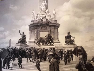 Inauguration of the Monument to Mexican Independence. Click for full size. Inauguration of the Monument to Mexican Independence image. Click for full size.