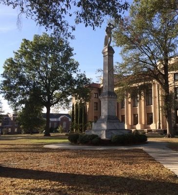 Bolivar County Confederate Monument in front of courthouse. image. Click for full size.