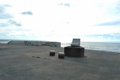 Marker on the Galveston Seawall Promenade image. Click for full size.