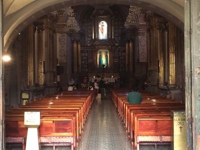 Interior of the Templo de la Santa Cruz image. Click for full size.