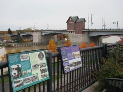 Memorial Bridge image. Click for full size.