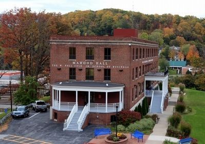 Mahood Hall, Bluefield State College image. Click for full size.