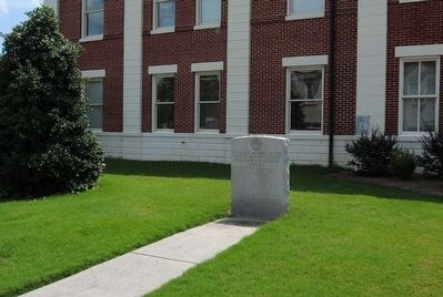 Woodman of the World Supreme Sacrifice Monument<br>Warren County Courthouse in Background image. Click for full size.