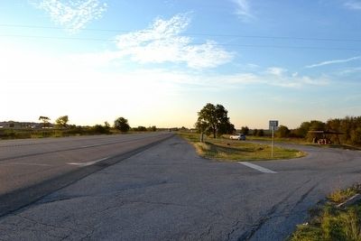 View to Southeast Along US 190. Click for full size. View to Southeast Along US 190 image. Click for full size.