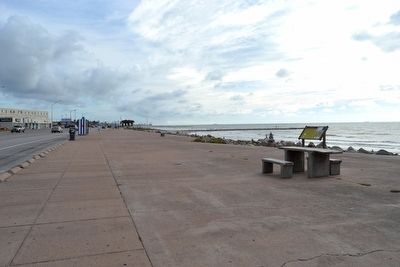 View to North Along Galveston Seawall Promenade image. Click for full size.