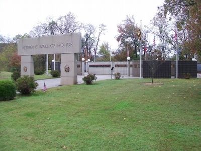 Veterans Wall of Honor, Bella Vista AR image. Click for full size.