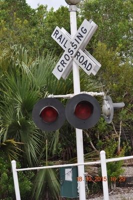 A railroad crossing sign image. Click for full size.