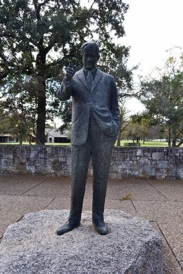 Statue of President Lyndon B. Johnson image. Click for full size.