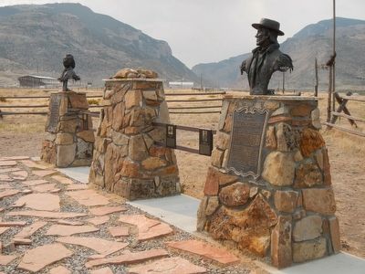 The American Mountain Man Monument image. Click for full size.