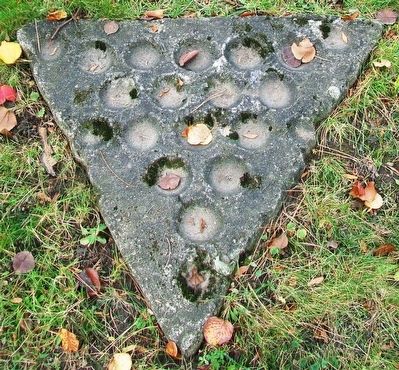 Civil War Memorial Cannonball Base image. Click for full size.