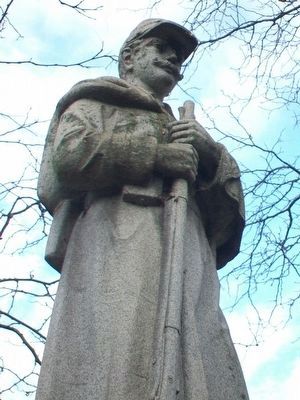 Civil War Memorial Statue image. Click for full size.