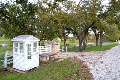 Secret Service Gate House to River Crossing image. Click for full size.