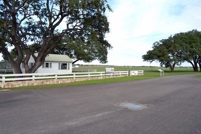 Secret Service Building behind Texas White House image. Click for full size.