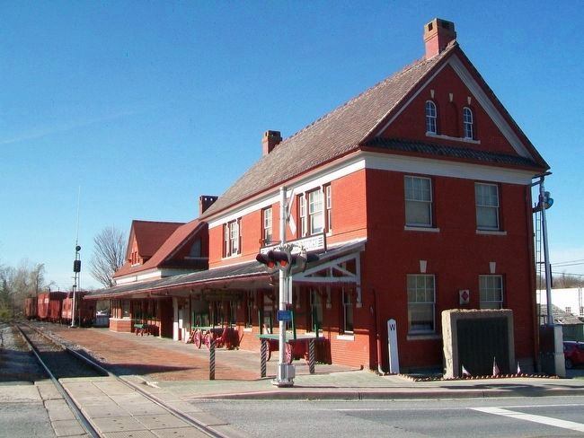 Western Maryland Railway Honor Roll and Depot image. Click for full size.