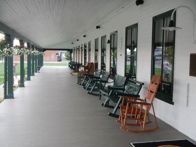 Historic Sheridan Inn image. Click for full size.