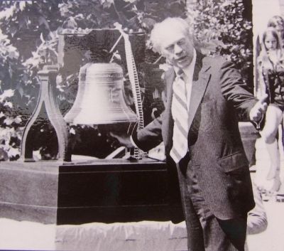 Dedication of Liberty Bell Replica by Pres. Gerald Ford - Marker Inset Photo image. Click for full size.