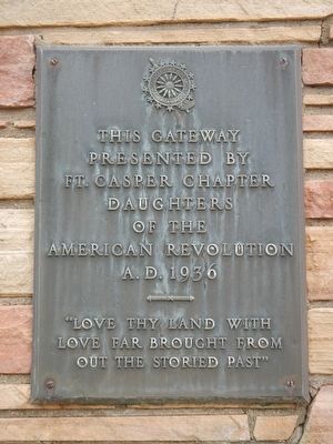 Fort Casper Gateway dedication plaque image. Click for full size.