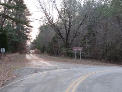 Fort Henry Marker: Turn off to Fort Henry Trail from Fort Henry Road at 36.507024, -88.020545 image. Click for full size.