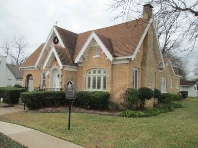 Whisenhunt-Kinzie House. Click for full size. Whisenhunt-Kinzie House image. Click for full size.