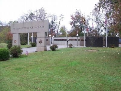 Veterans Wall of Honor, Bella Vista AR image. Click for full size.