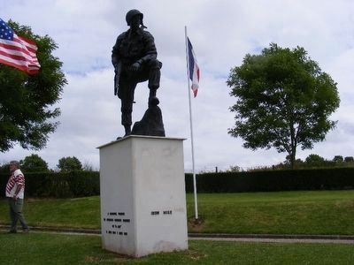 Iron Mike Monument-Memorial Paradchutiste. Click for full size. Iron Mike Monument-Memorial Paradchutiste image. Click for full size.