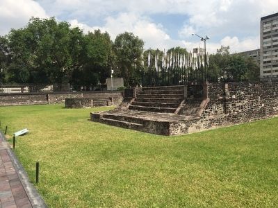 Tzompantli altar (“flag of heads”) of the north Marker image. Click for full size.