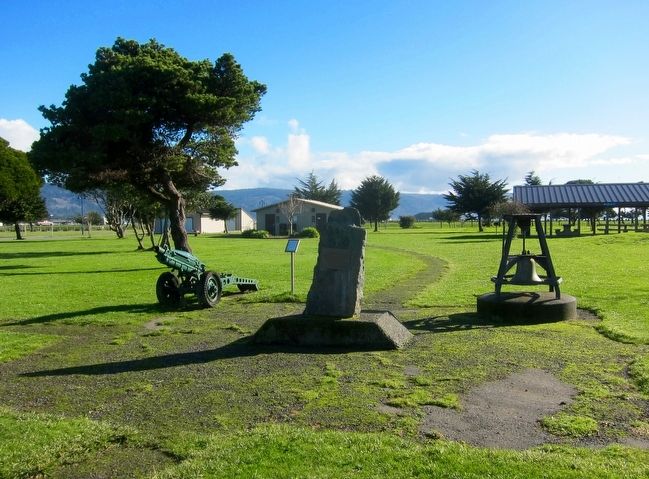Billy Boone Marker and Memorial in Beachfront Park in Crescent City image. Click for full size.