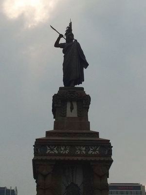 Monument to Cuauhtmoc on the Paseo de la Reforma image. Click for full size.