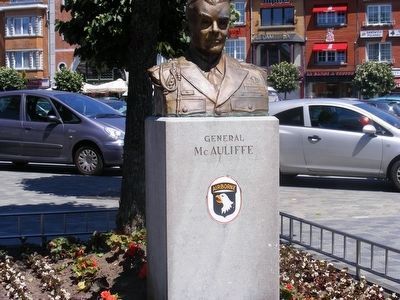 General McAuliffe statue image. Click for full size.