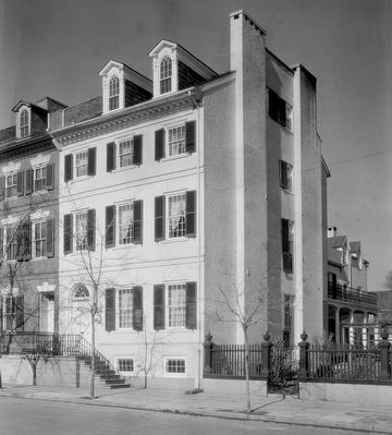 Fairfax-Moore-Montague House, 207 Prince Street, Alexandria, Virginia image. Click for full size.