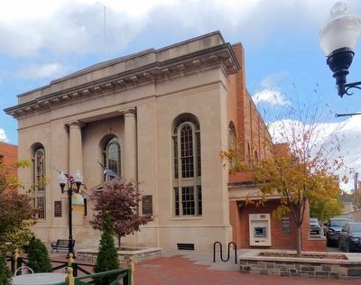 Virginia National Bank image. Click for full size.