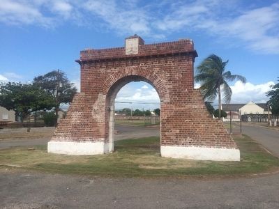 Nearby remnant of Fort Charles entryway image. Click for full size.