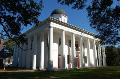 East Feliciana Courthouse image. Click for full size.