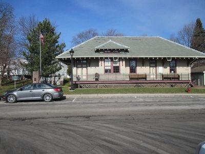 Holley Railway Depot & Marker image. Click for full size.