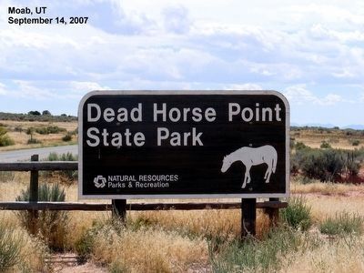 Sign at the entrance to the Dead Horse Point State Park image. Click for full size.
