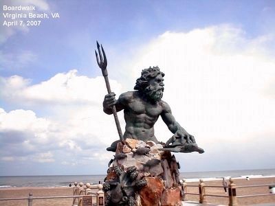 Neptune Statue image. Click for full size.
